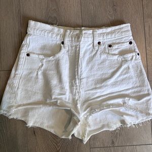 Abercrombie & Fitch Mom Short High Rise white